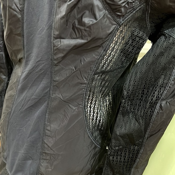 🔴🔴🔴🔴🔴. SOLD 🔴🔴🔴🔴🔴🔴rare lululemon jacket Lightweight - Picture 13 of 17